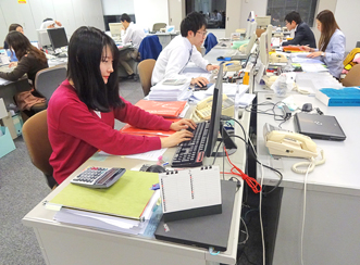 札幌本部･札幌海運部･通関課 入社2年目 加藤 真那